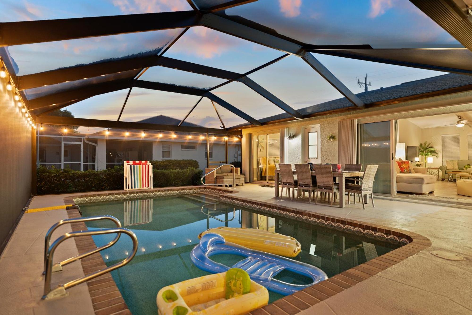 Serenity Waterfront Villa With King Suite, Private Pool, Great Lanai Enclosure And Long Water Views Cape Coral Eksteriør bilde