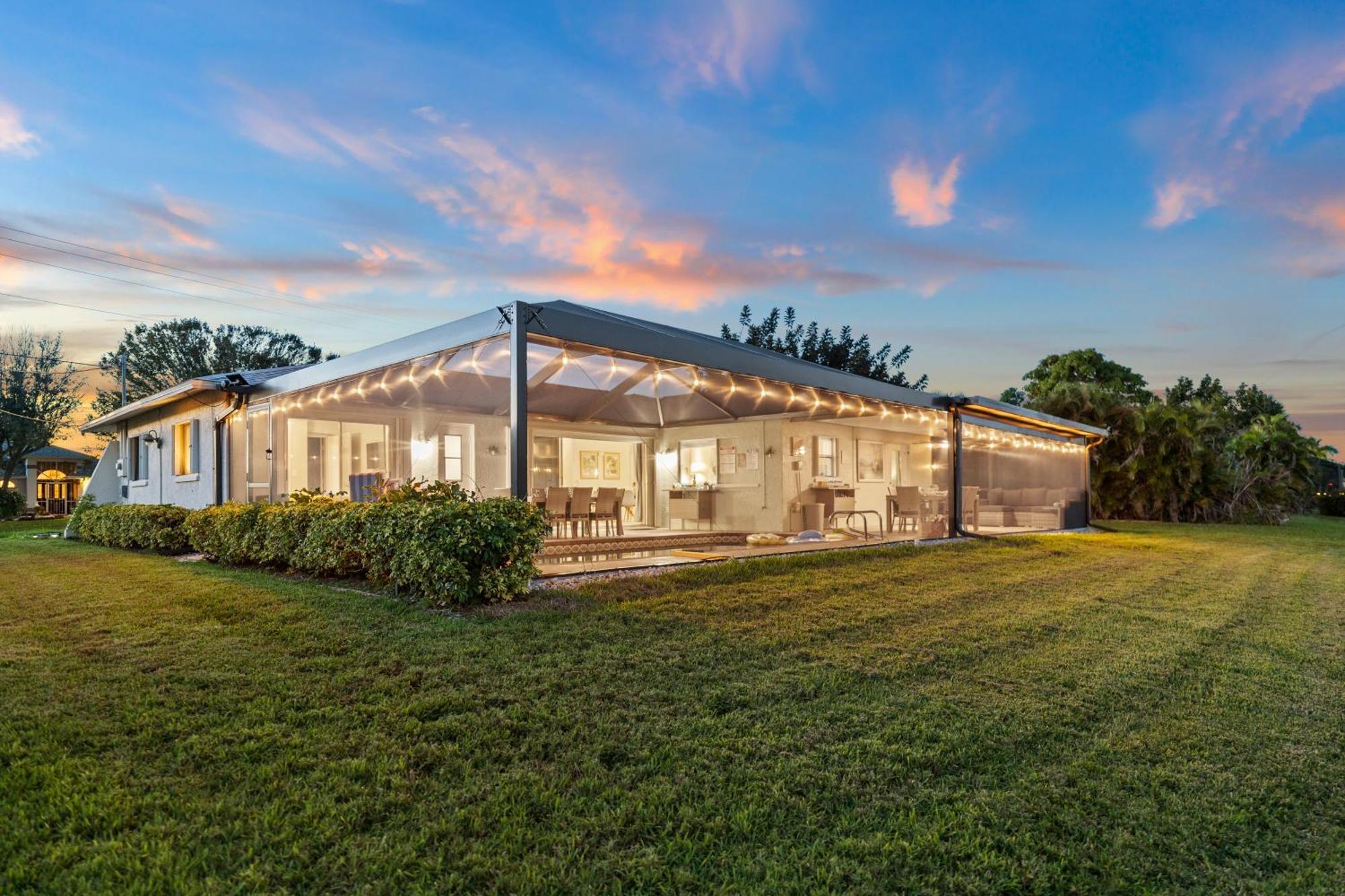 Serenity Waterfront Villa With King Suite, Private Pool, Great Lanai Enclosure And Long Water Views Cape Coral Eksteriør bilde