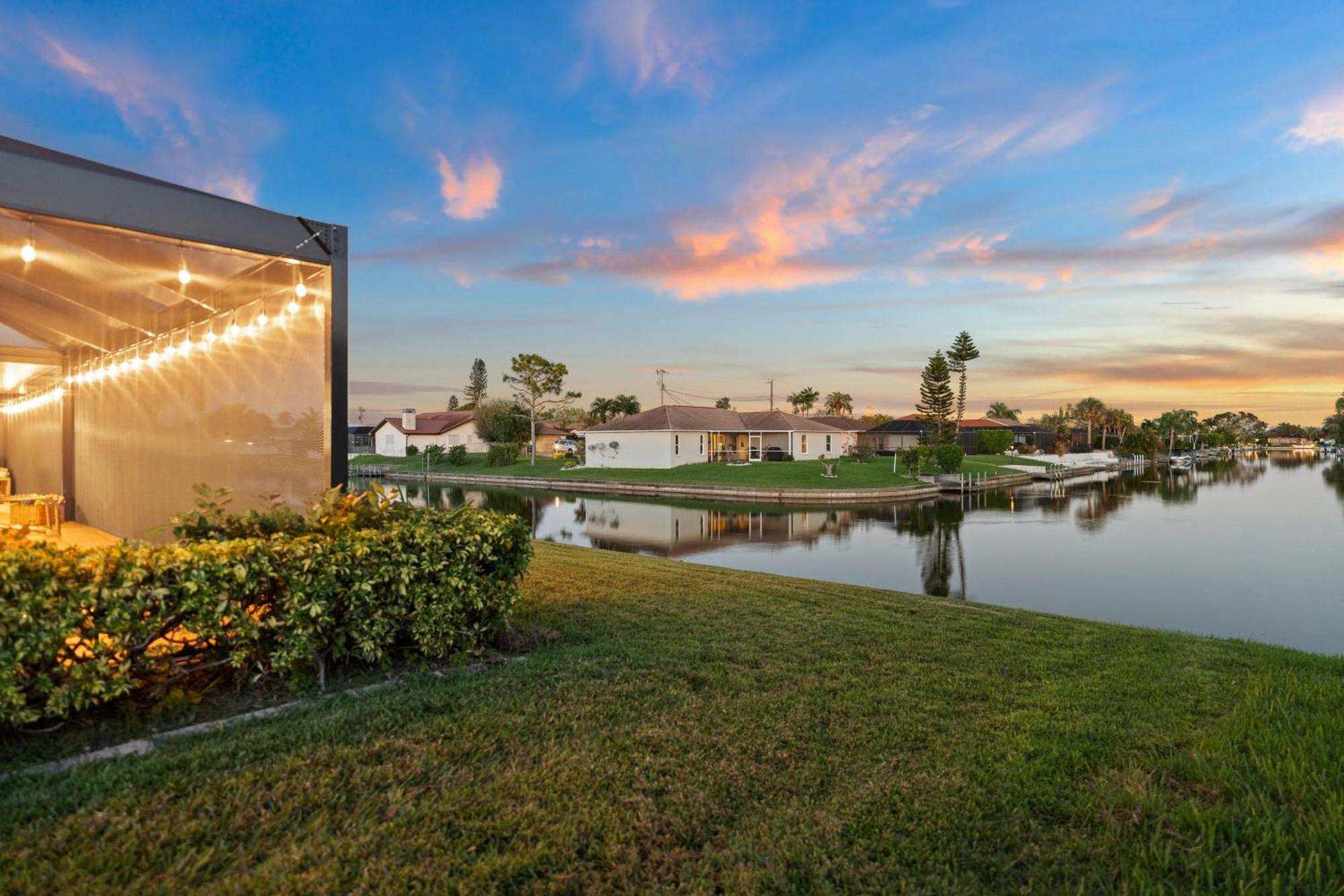 Serenity Waterfront Villa With King Suite, Private Pool, Great Lanai Enclosure And Long Water Views Cape Coral Eksteriør bilde