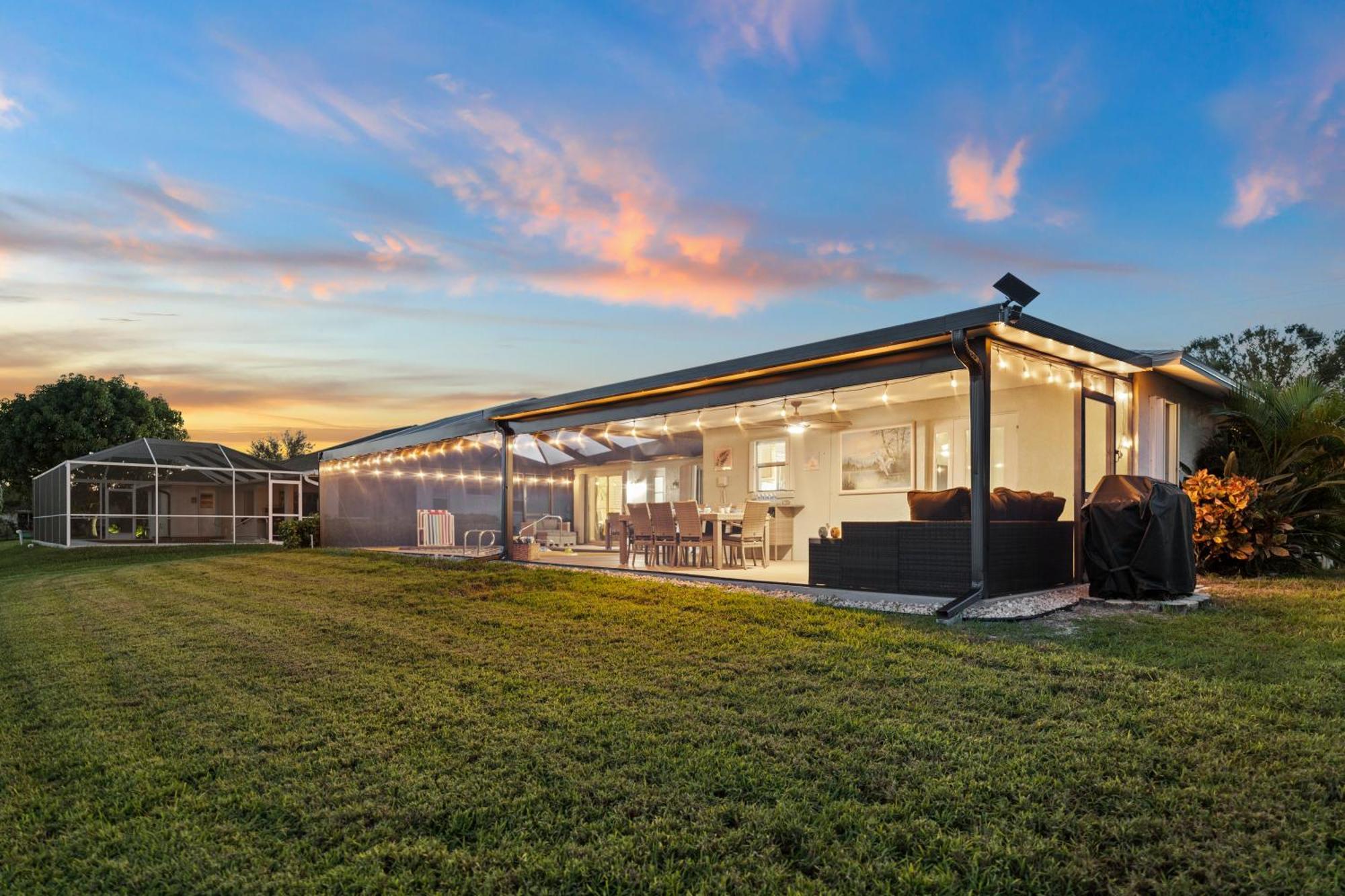 Serenity Waterfront Villa With King Suite, Private Pool, Great Lanai Enclosure And Long Water Views Cape Coral Eksteriør bilde