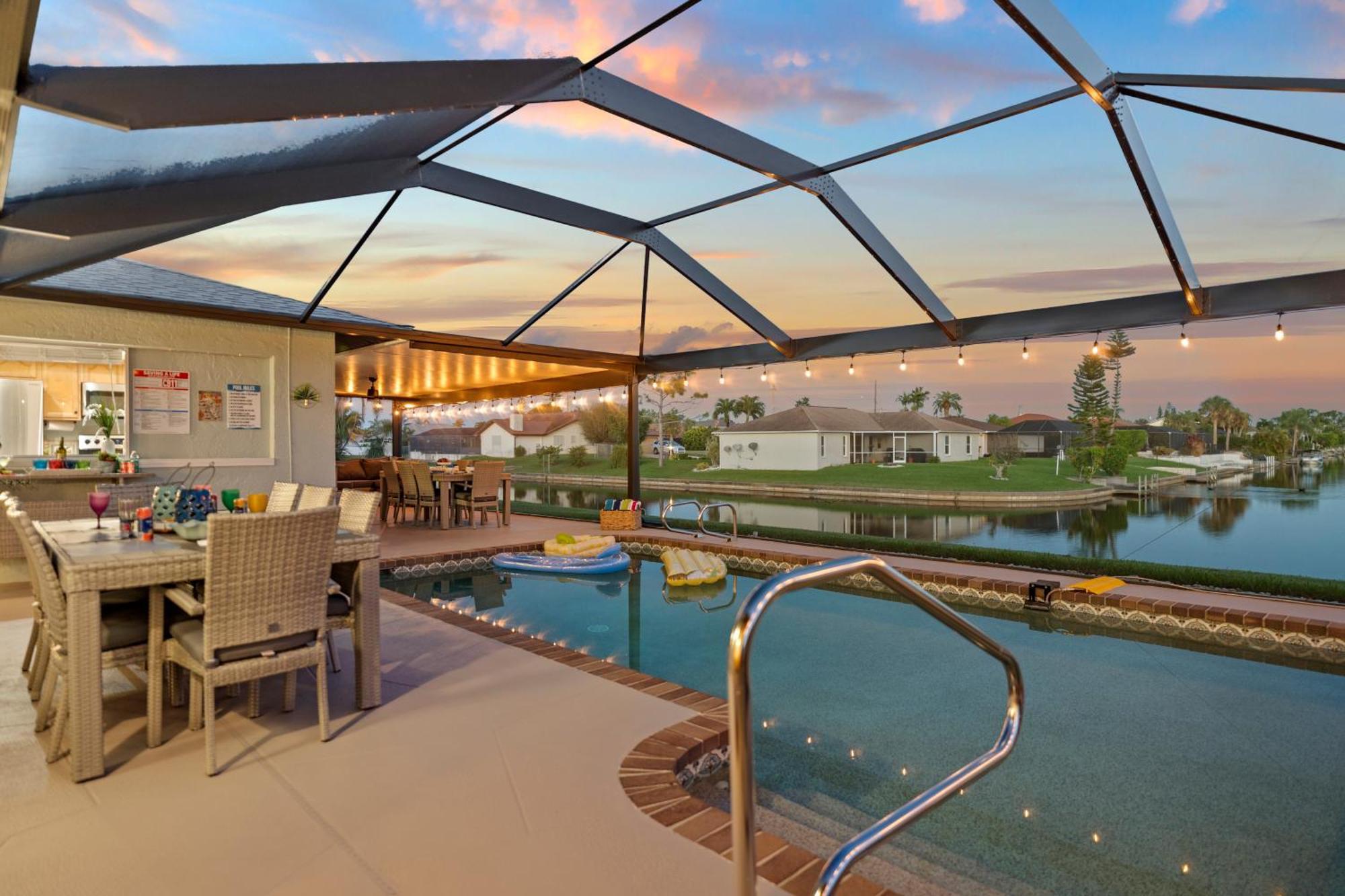 Serenity Waterfront Villa With King Suite, Private Pool, Great Lanai Enclosure And Long Water Views Cape Coral Eksteriør bilde
