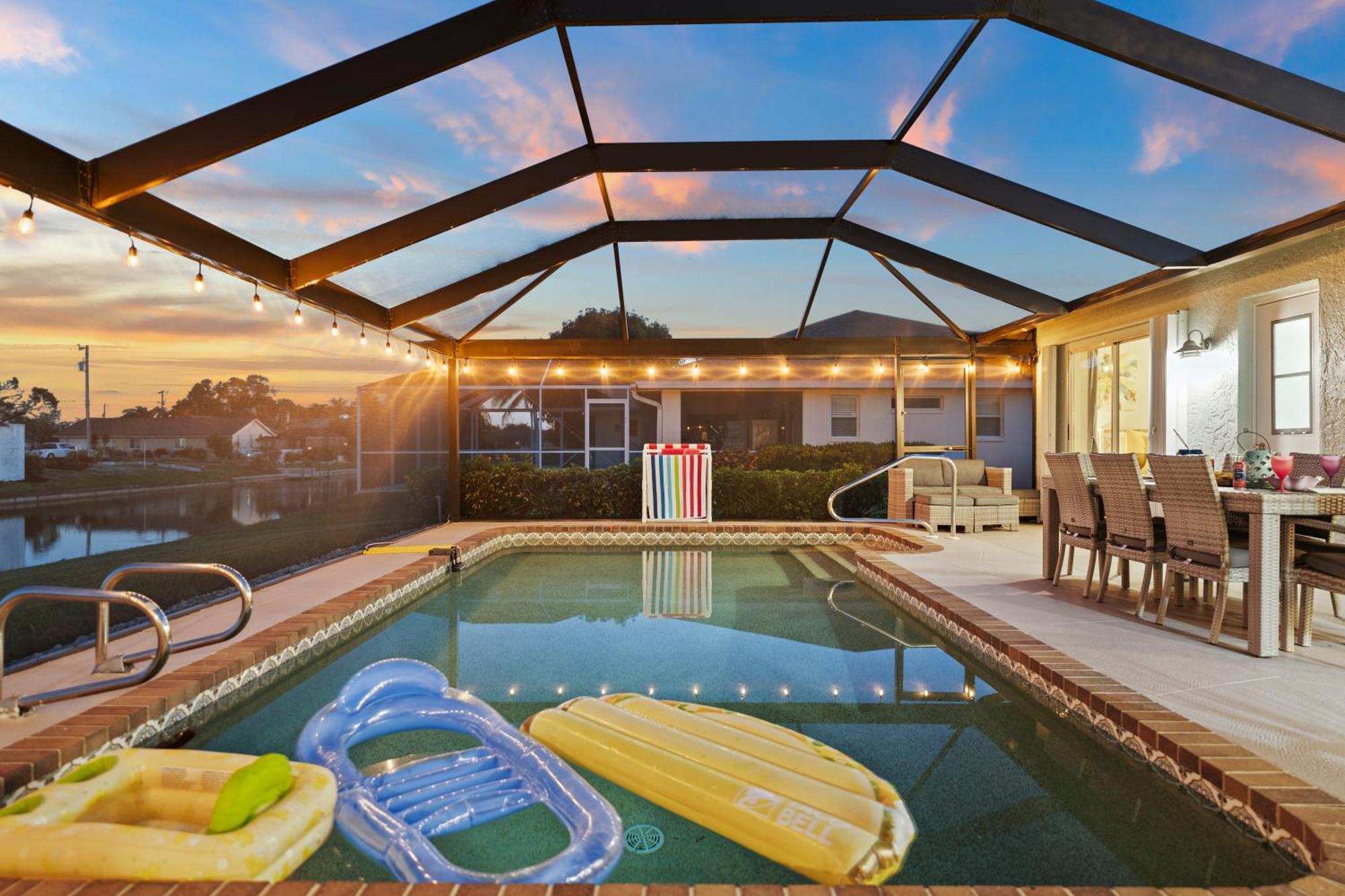 Serenity Waterfront Villa With King Suite, Private Pool, Great Lanai Enclosure And Long Water Views Cape Coral Eksteriør bilde