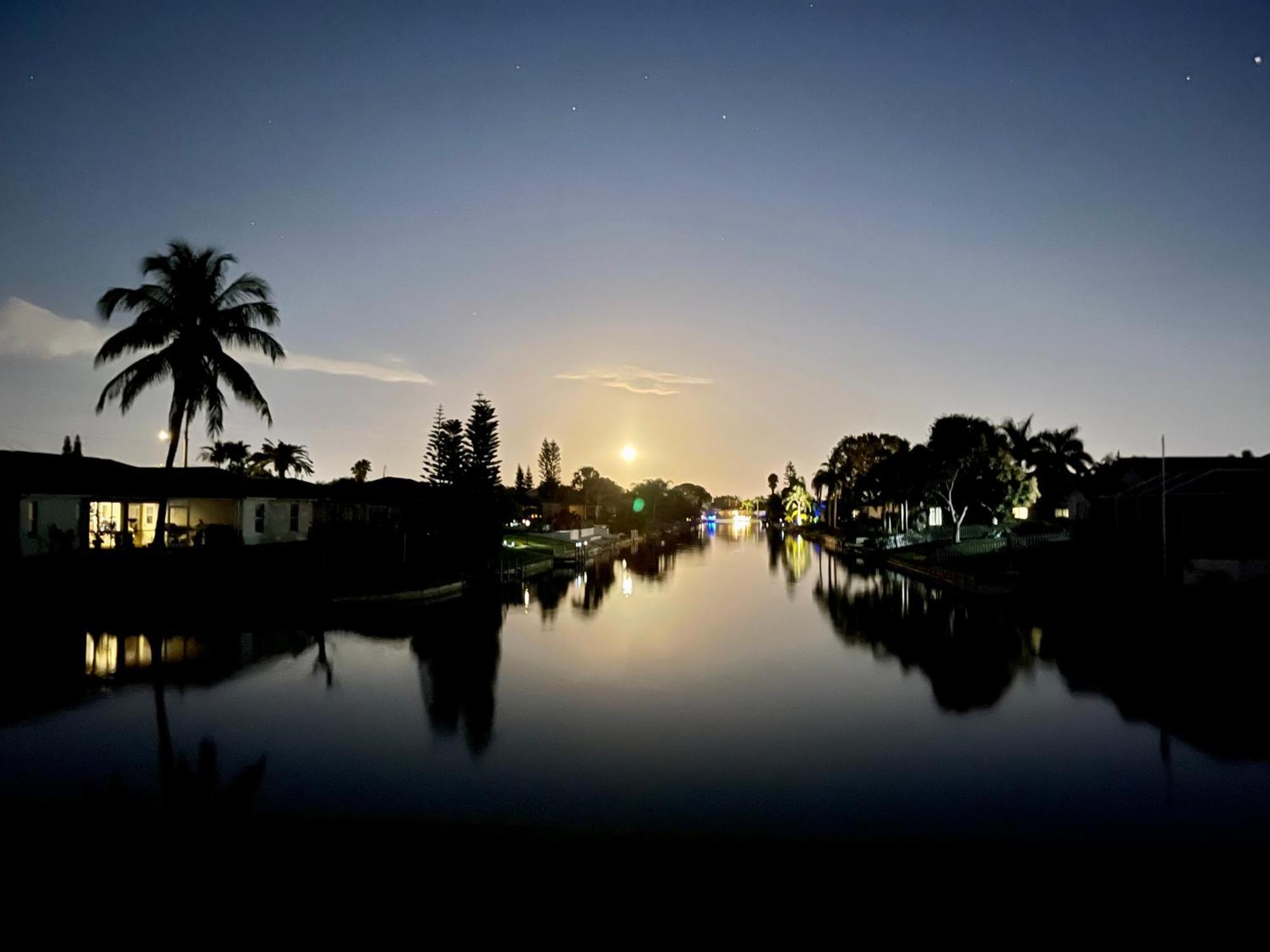 Serenity Waterfront Villa With King Suite, Private Pool, Great Lanai Enclosure And Long Water Views Cape Coral Eksteriør bilde