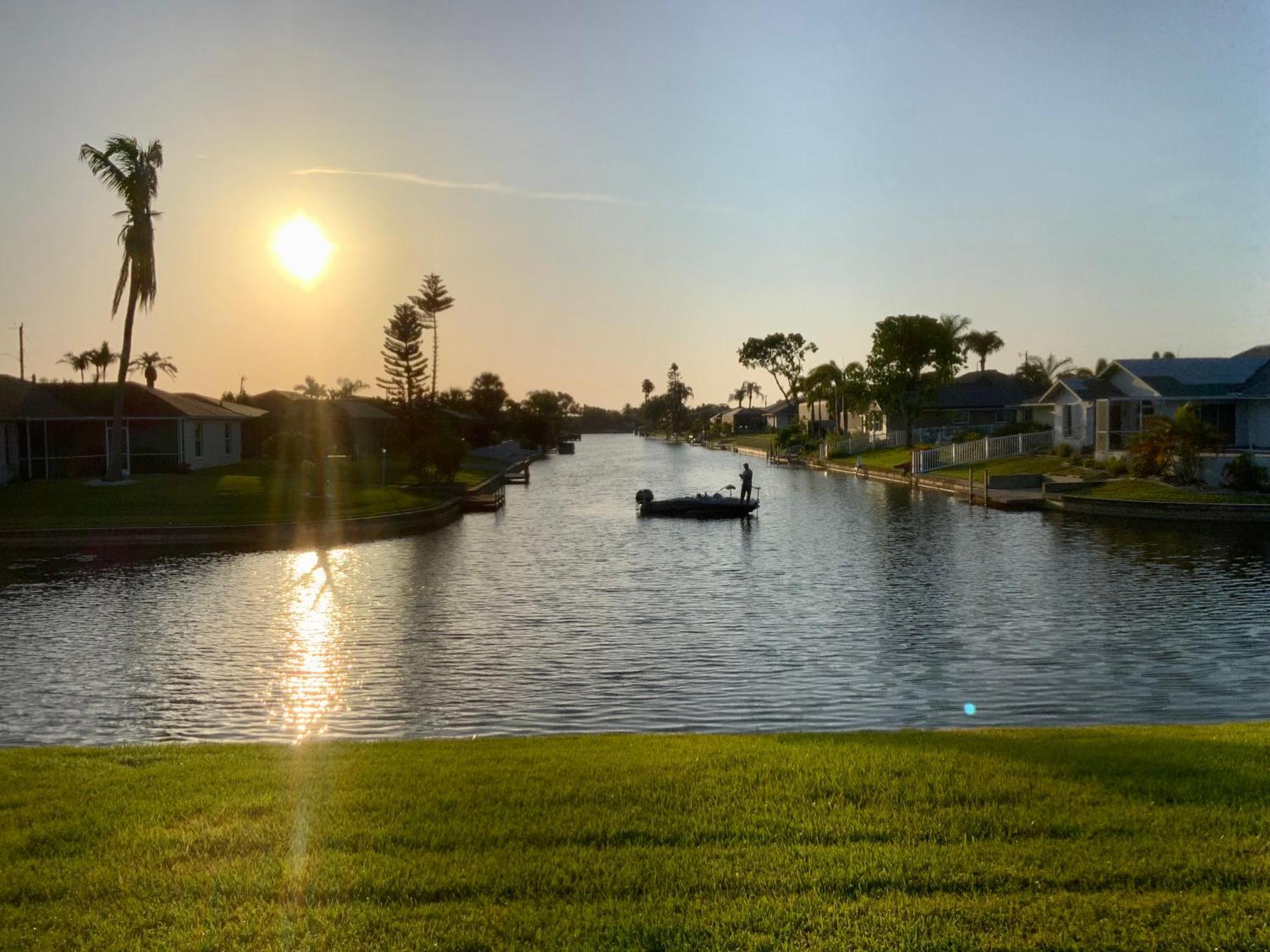 Serenity Waterfront Villa With King Suite, Private Pool, Great Lanai Enclosure And Long Water Views Cape Coral Eksteriør bilde
