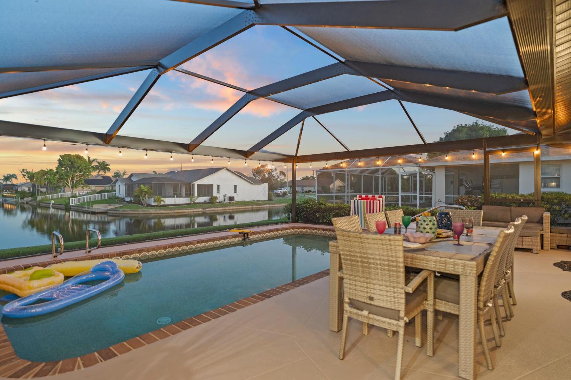 Serenity Waterfront Villa With King Suite, Private Pool, Great Lanai Enclosure And Long Water Views Cape Coral Eksteriør bilde