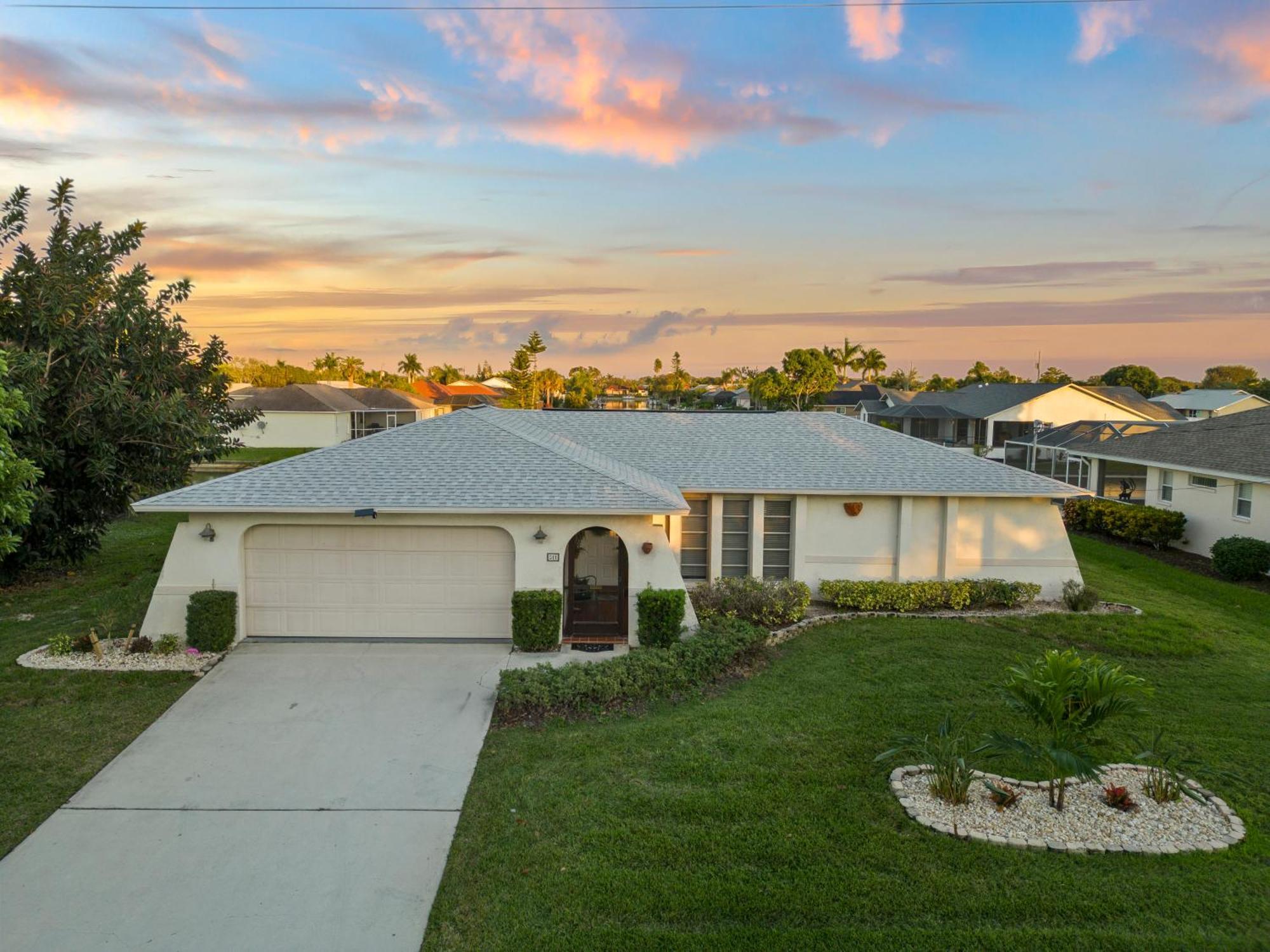 Serenity Waterfront Villa With King Suite, Private Pool, Great Lanai Enclosure And Long Water Views Cape Coral Eksteriør bilde