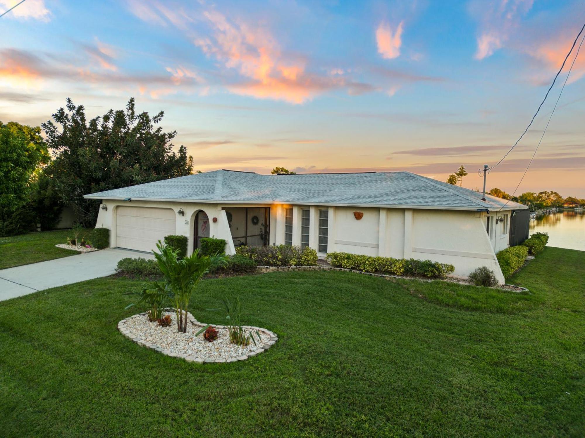 Serenity Waterfront Villa With King Suite, Private Pool, Great Lanai Enclosure And Long Water Views Cape Coral Eksteriør bilde
