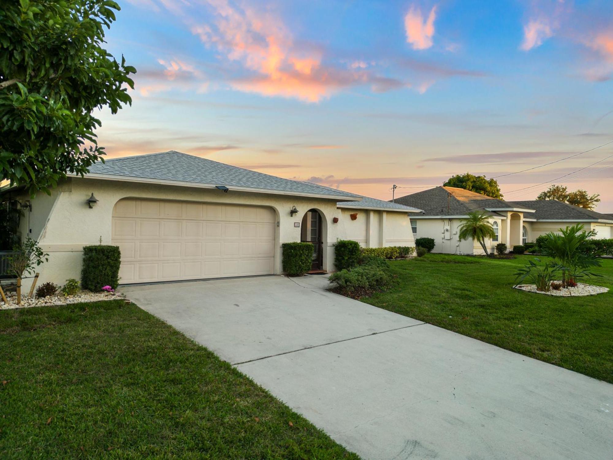 Serenity Waterfront Villa With King Suite, Private Pool, Great Lanai Enclosure And Long Water Views Cape Coral Eksteriør bilde
