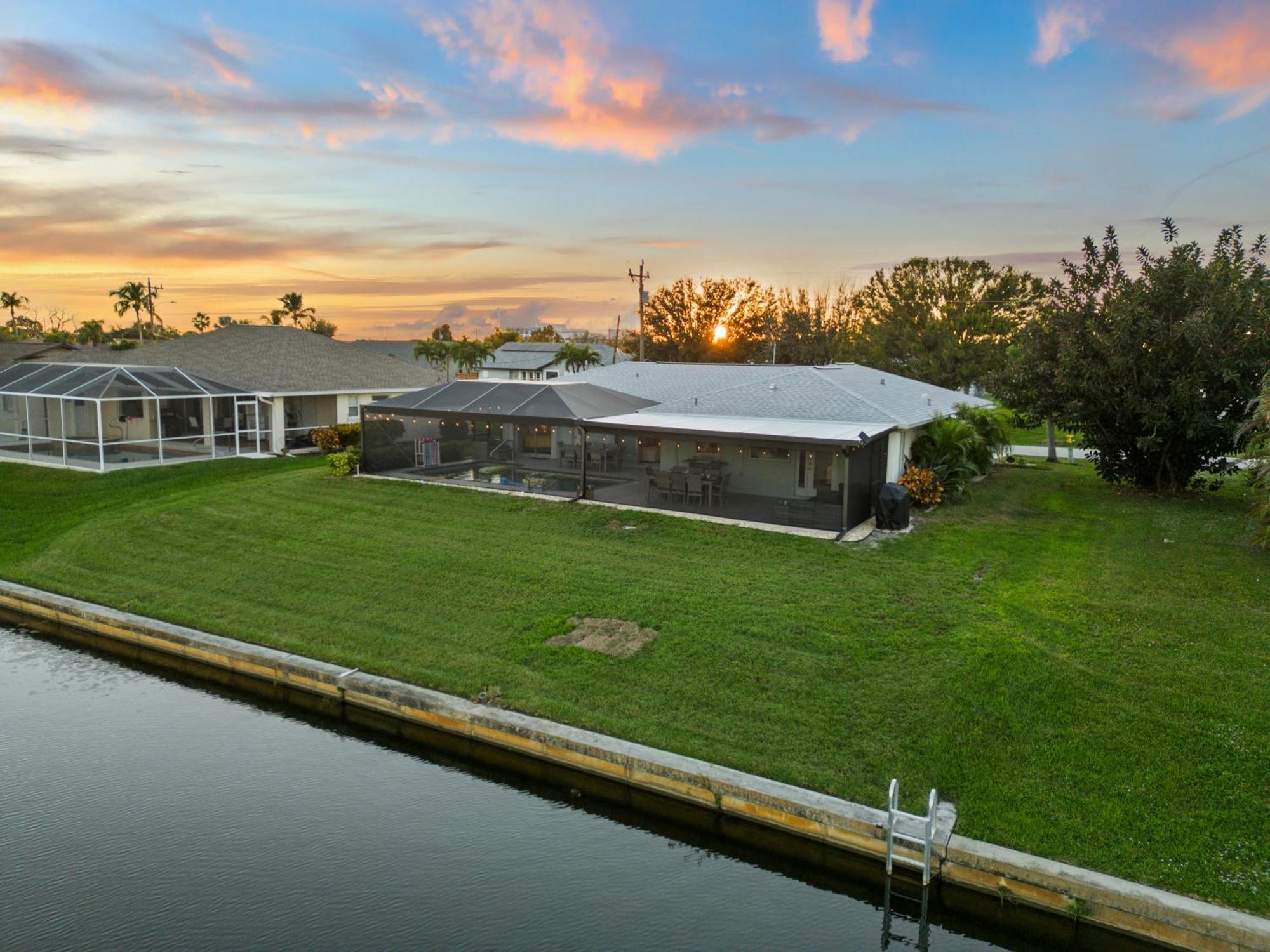 Serenity Waterfront Villa With King Suite, Private Pool, Great Lanai Enclosure And Long Water Views Cape Coral Eksteriør bilde
