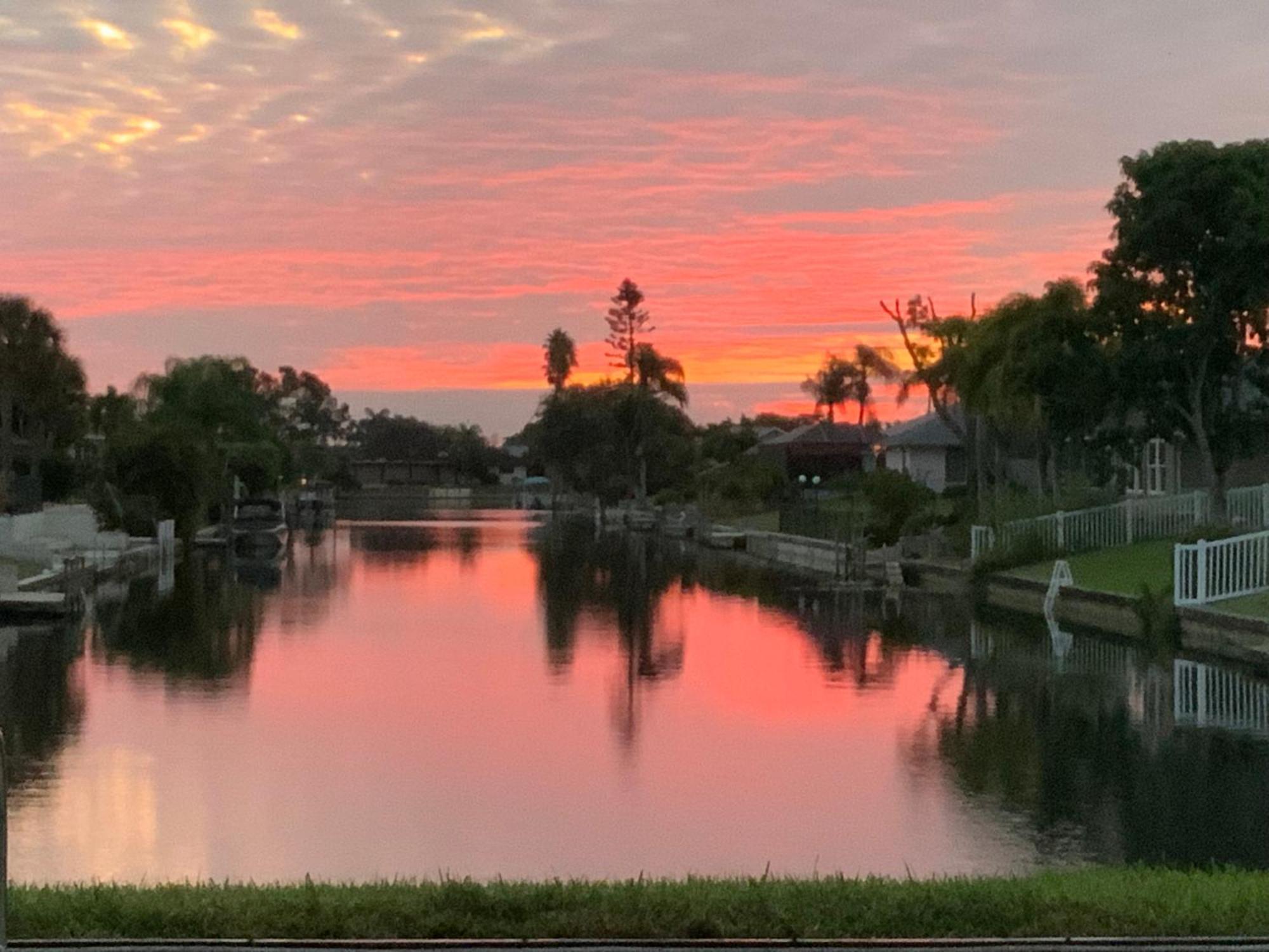 Serenity Waterfront Villa With King Suite, Private Pool, Great Lanai Enclosure And Long Water Views Cape Coral Eksteriør bilde