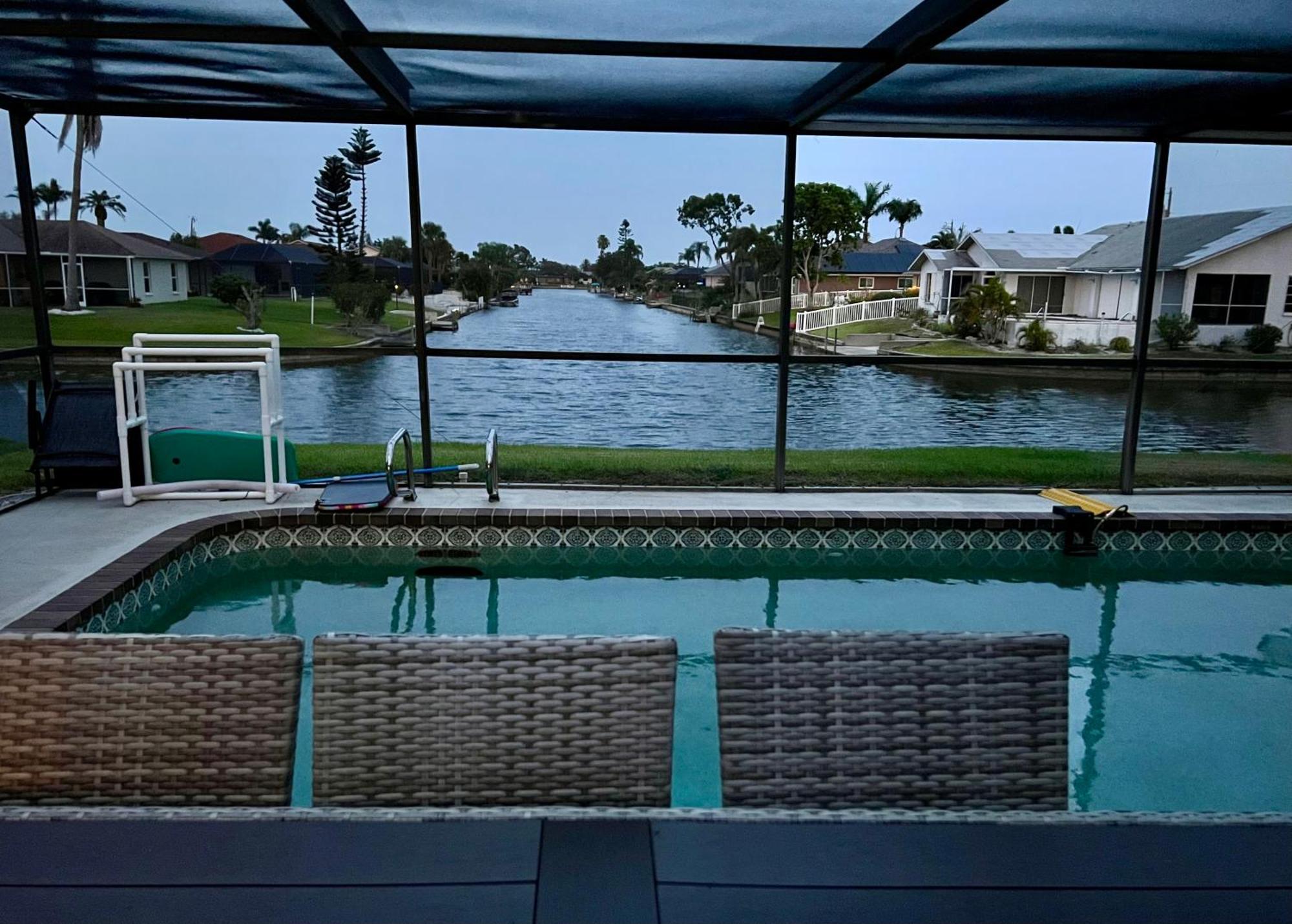 Serenity Waterfront Villa With King Suite, Private Pool, Great Lanai Enclosure And Long Water Views Cape Coral Eksteriør bilde
