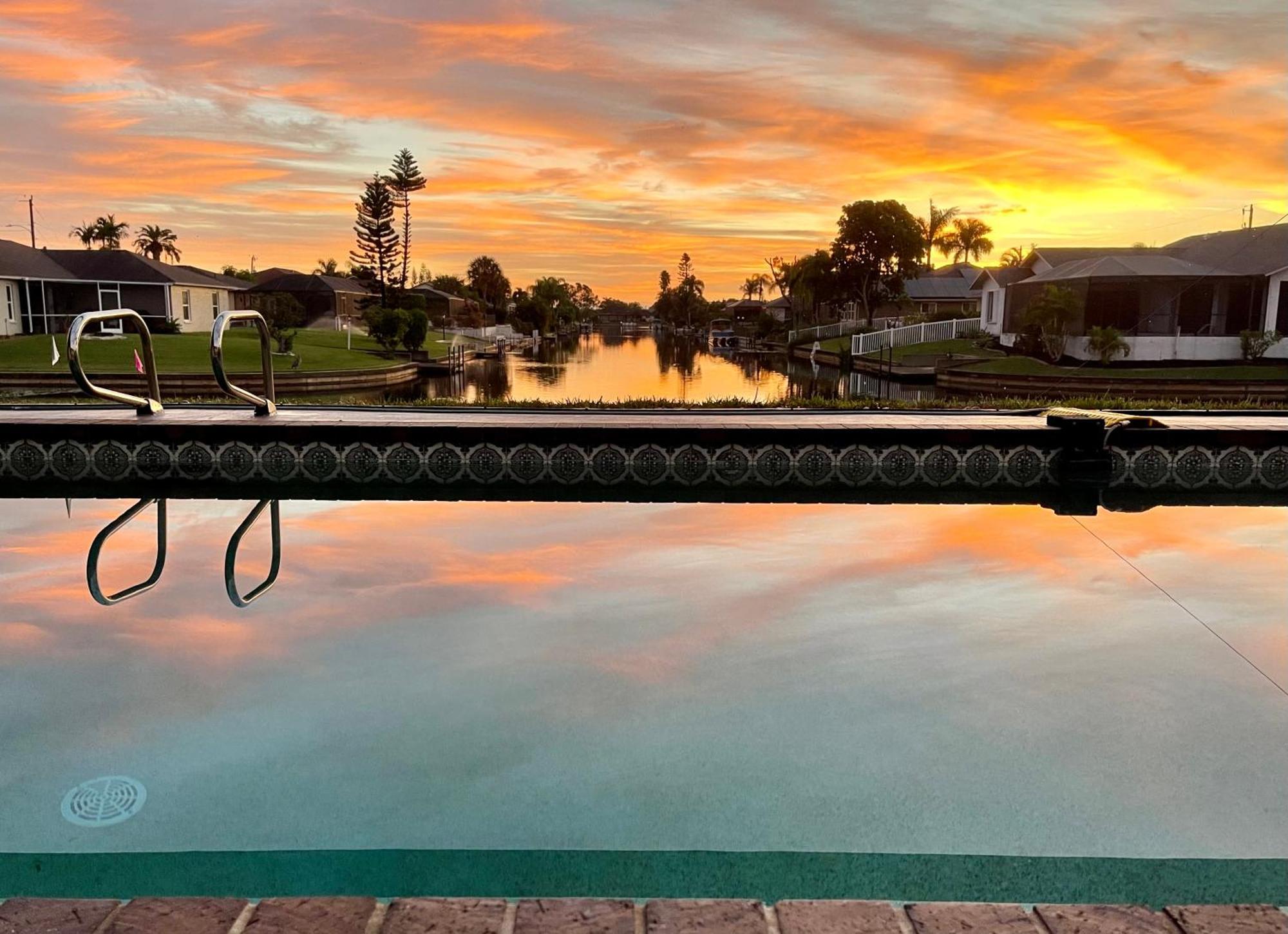 Serenity Waterfront Villa With King Suite, Private Pool, Great Lanai Enclosure And Long Water Views Cape Coral Eksteriør bilde