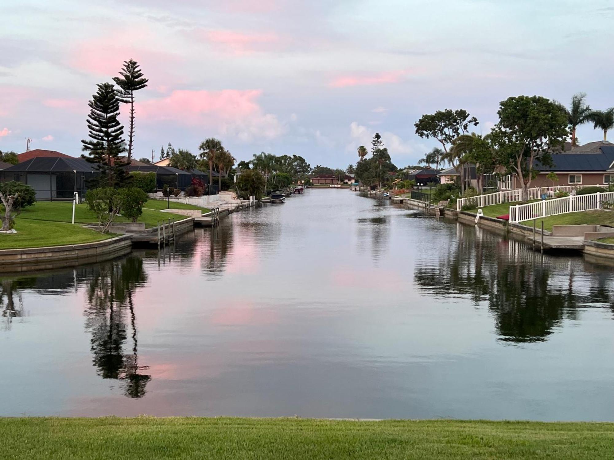 Serenity Waterfront Villa With King Suite, Private Pool, Great Lanai Enclosure And Long Water Views Cape Coral Eksteriør bilde