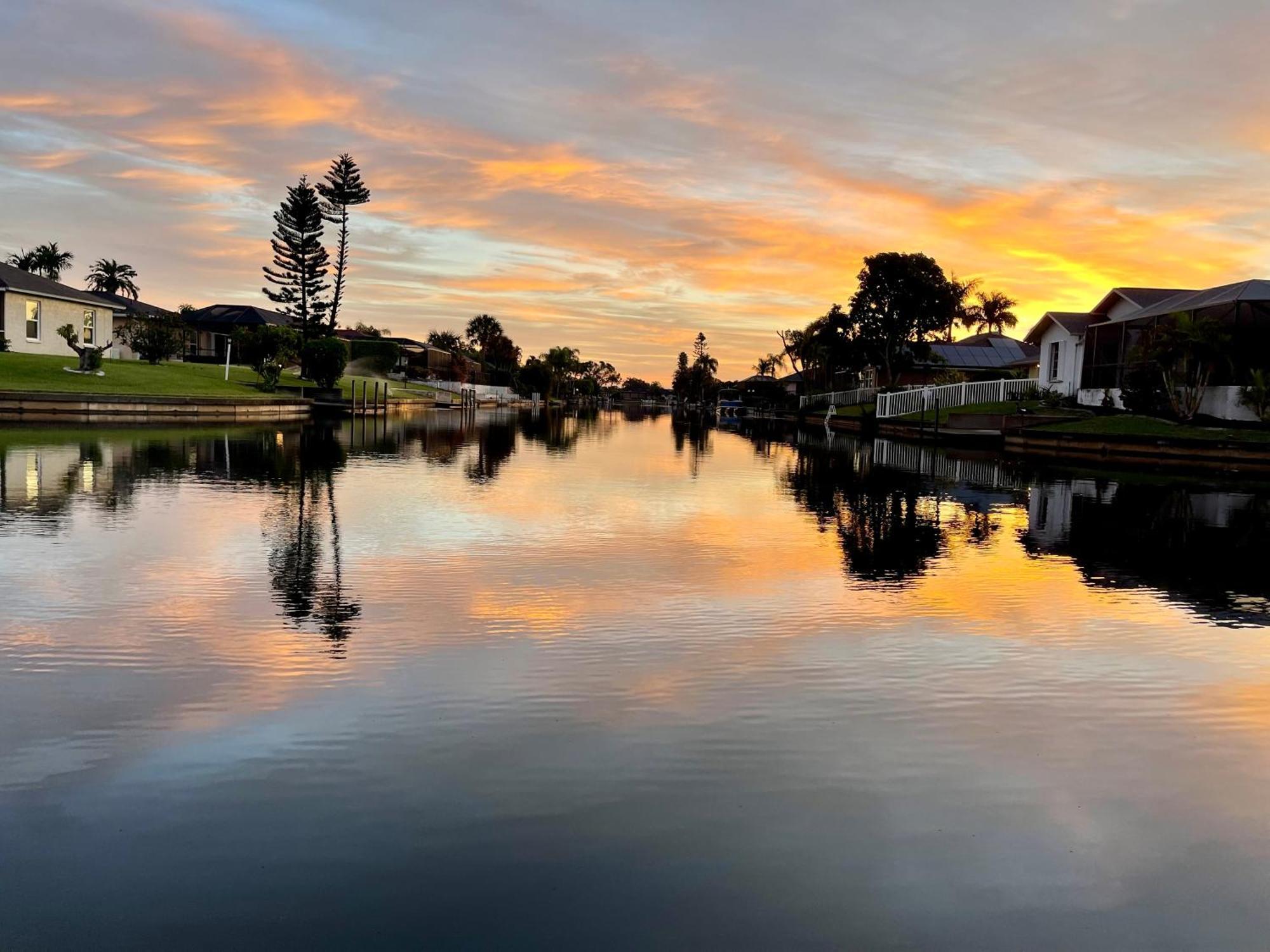 Serenity Waterfront Villa With King Suite, Private Pool, Great Lanai Enclosure And Long Water Views Cape Coral Eksteriør bilde