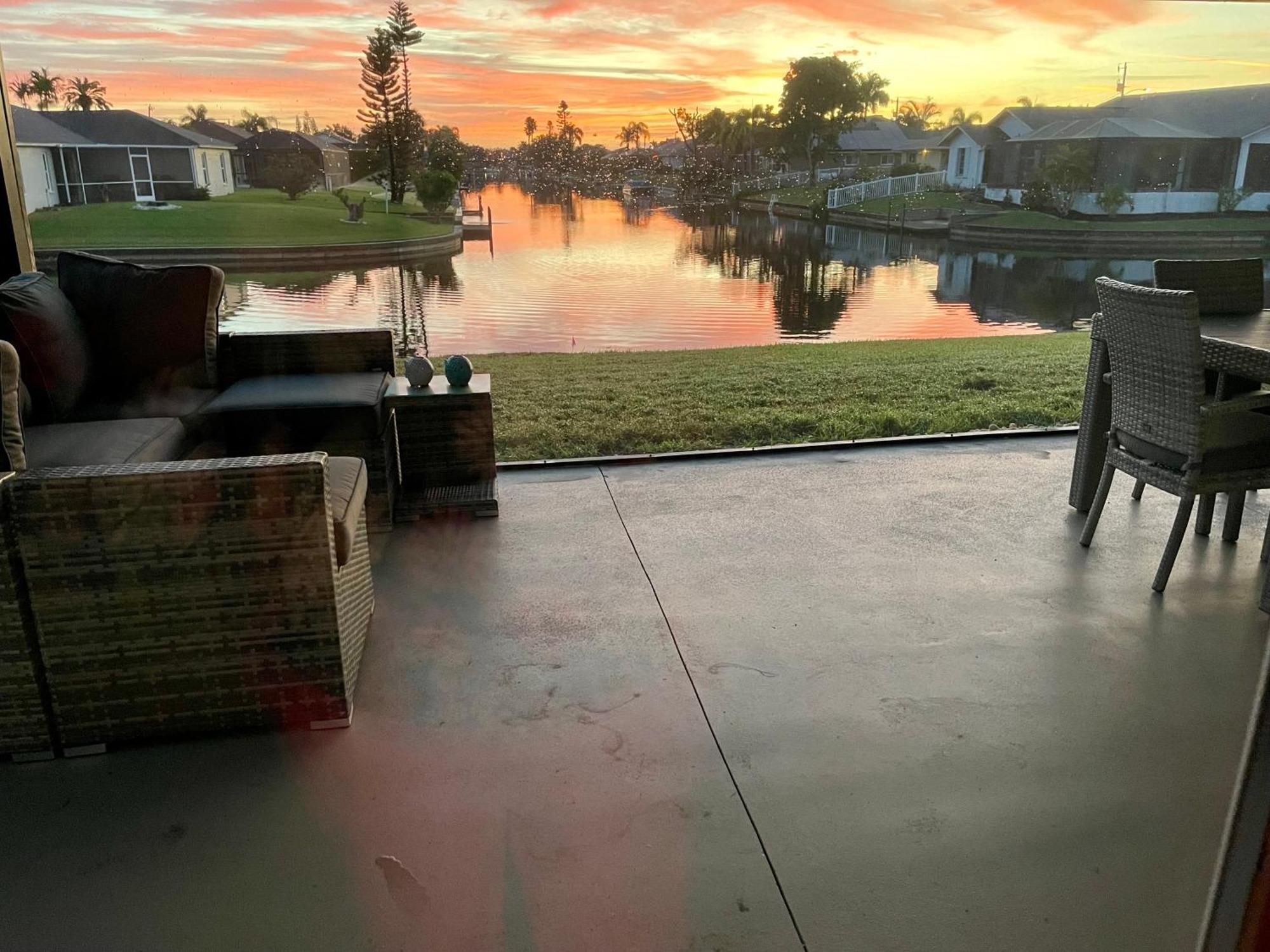 Serenity Waterfront Villa With King Suite, Private Pool, Great Lanai Enclosure And Long Water Views Cape Coral Eksteriør bilde