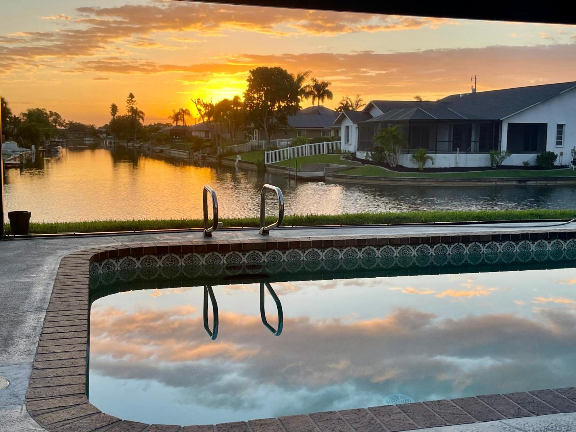 Serenity Waterfront Villa With King Suite, Private Pool, Great Lanai Enclosure And Long Water Views Cape Coral Eksteriør bilde